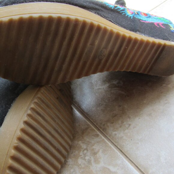 Handmade Embroidered Peacock Asian Motif Platform Shoes - Picture 4 of 6